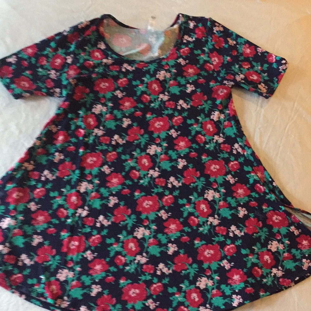 Lularoe Perfect Tee - Medium GUC